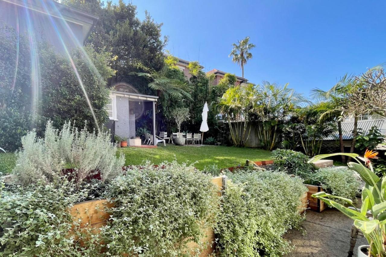 Elegant Hideaway - Walk To Beach *
